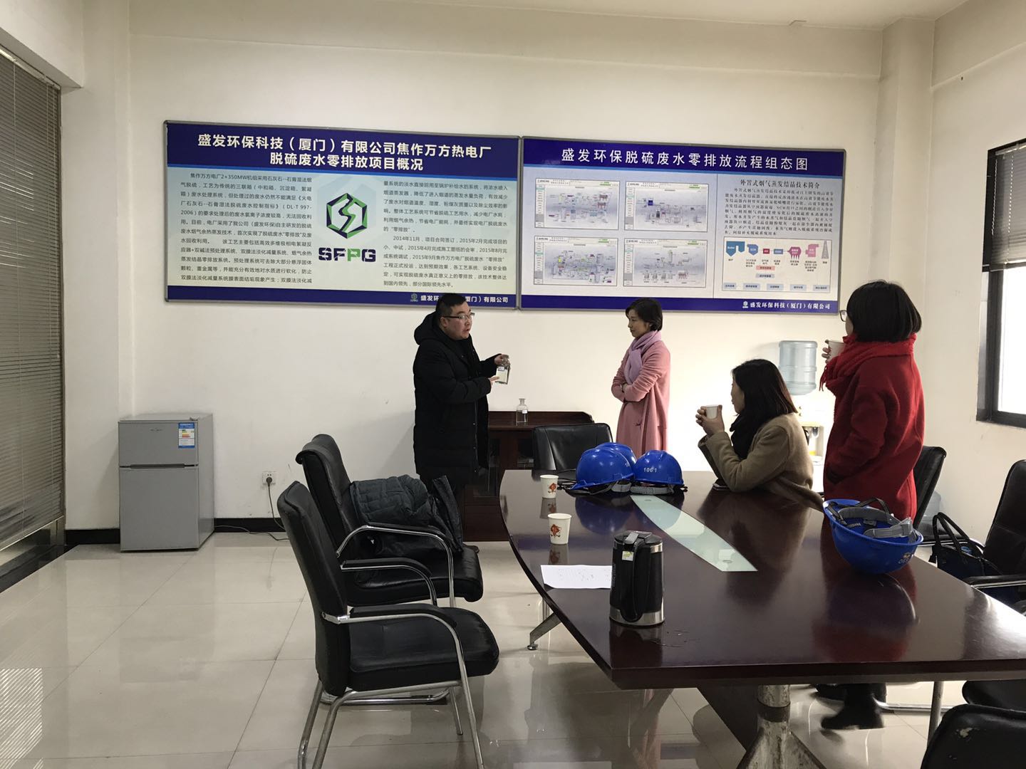 廣州中奧環(huán)?？萍加邢薰纠羁傄恍械浇棺魅f方項目部考察參觀